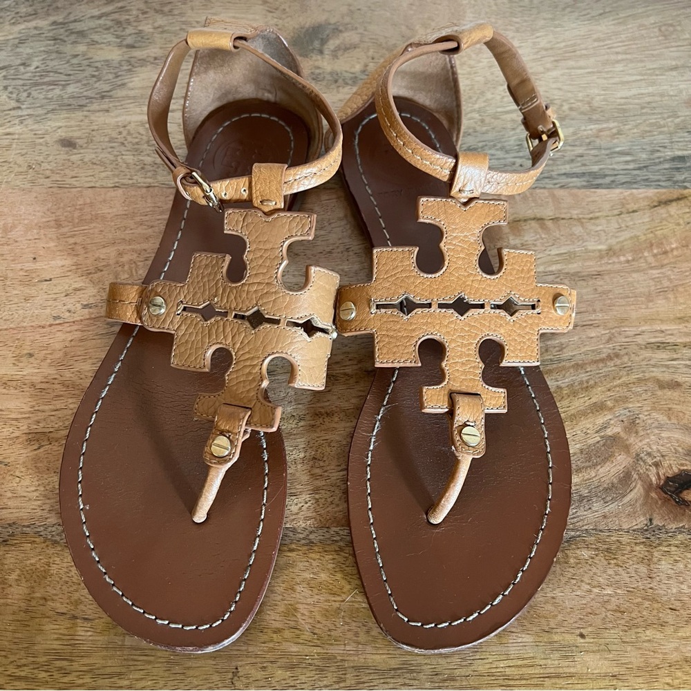 Tory Burch Phoebe Flat Thong Sandals Brown Leather Logo Size 7.5 M - Picture 1 of 9